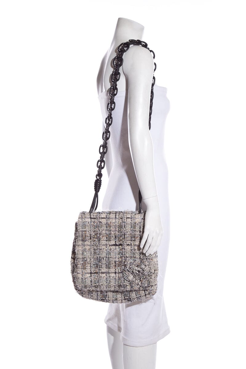 Chanel '05  Grey Tweed Shoulder Bag – Accessorio premium elegante