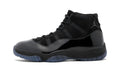 J11 RETRO-CAP & GOWN