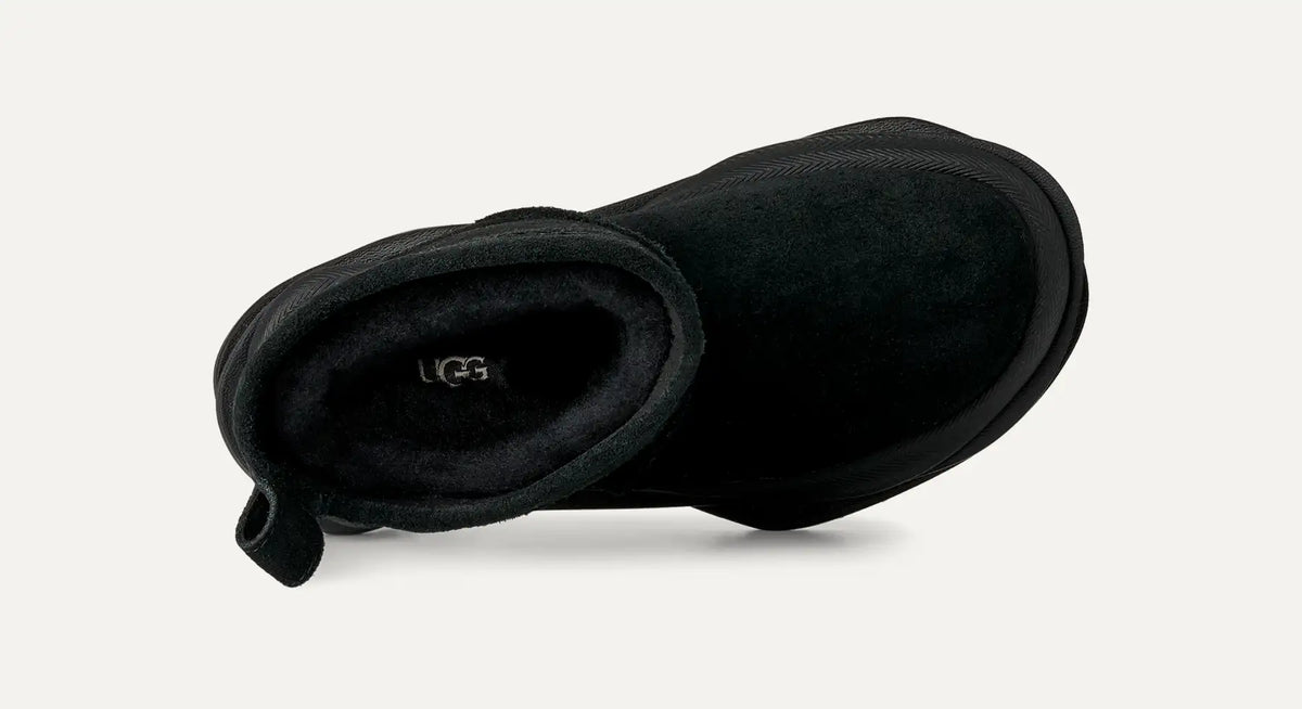UGG Women's Classic Distort Boots in Black
