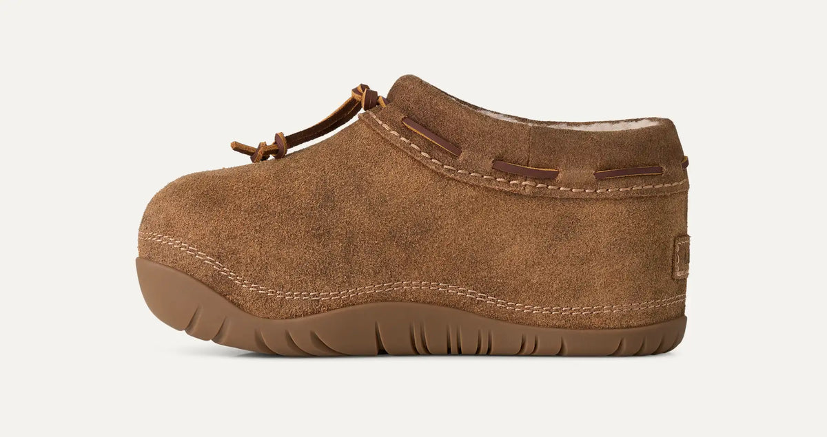 UGG Women's Bucked Sabot in Chestnut