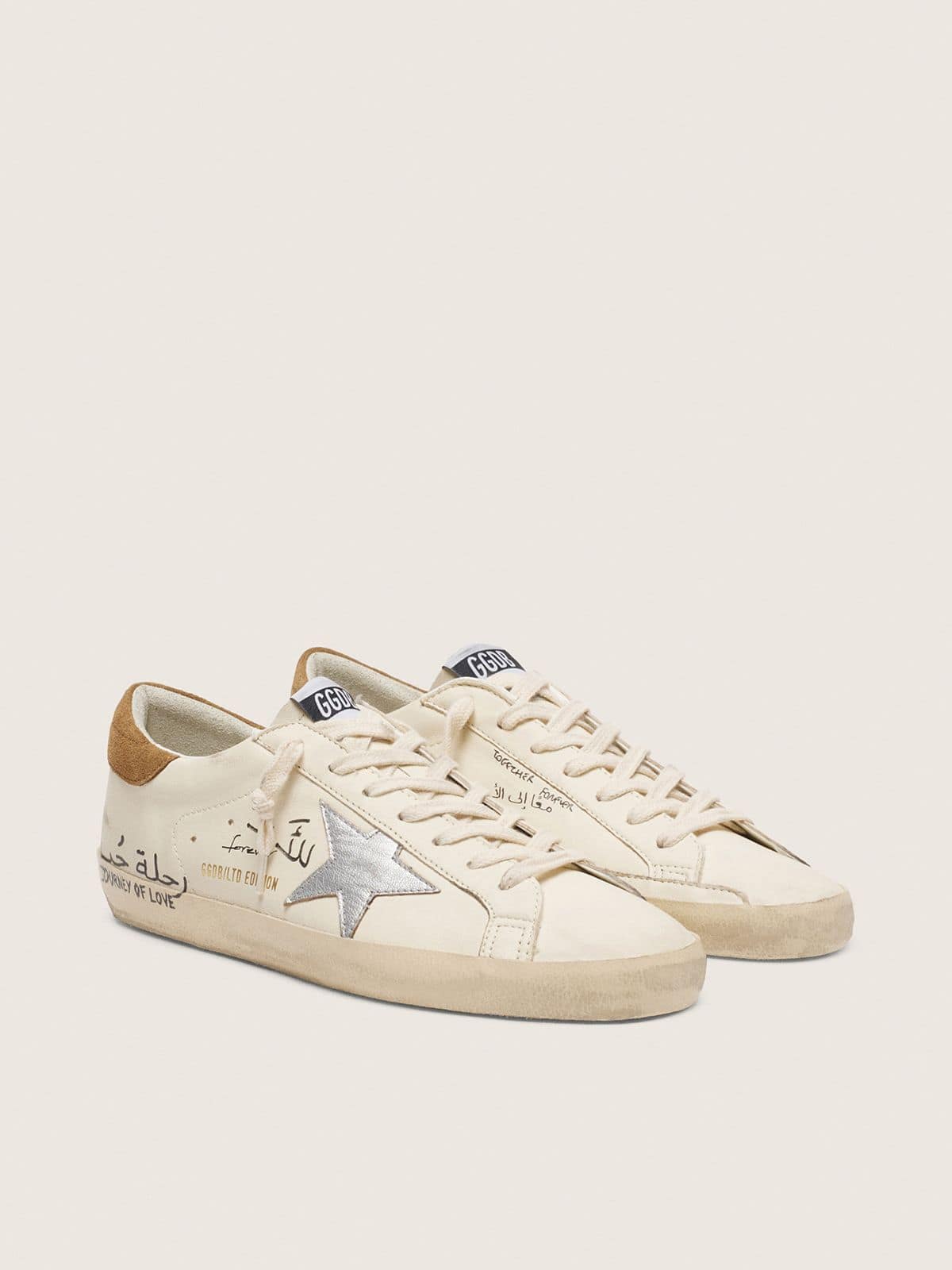 Golden Goose Super-Star Ltd Uomo in Nappa con Stella Laminata Argento e Scritte All Over