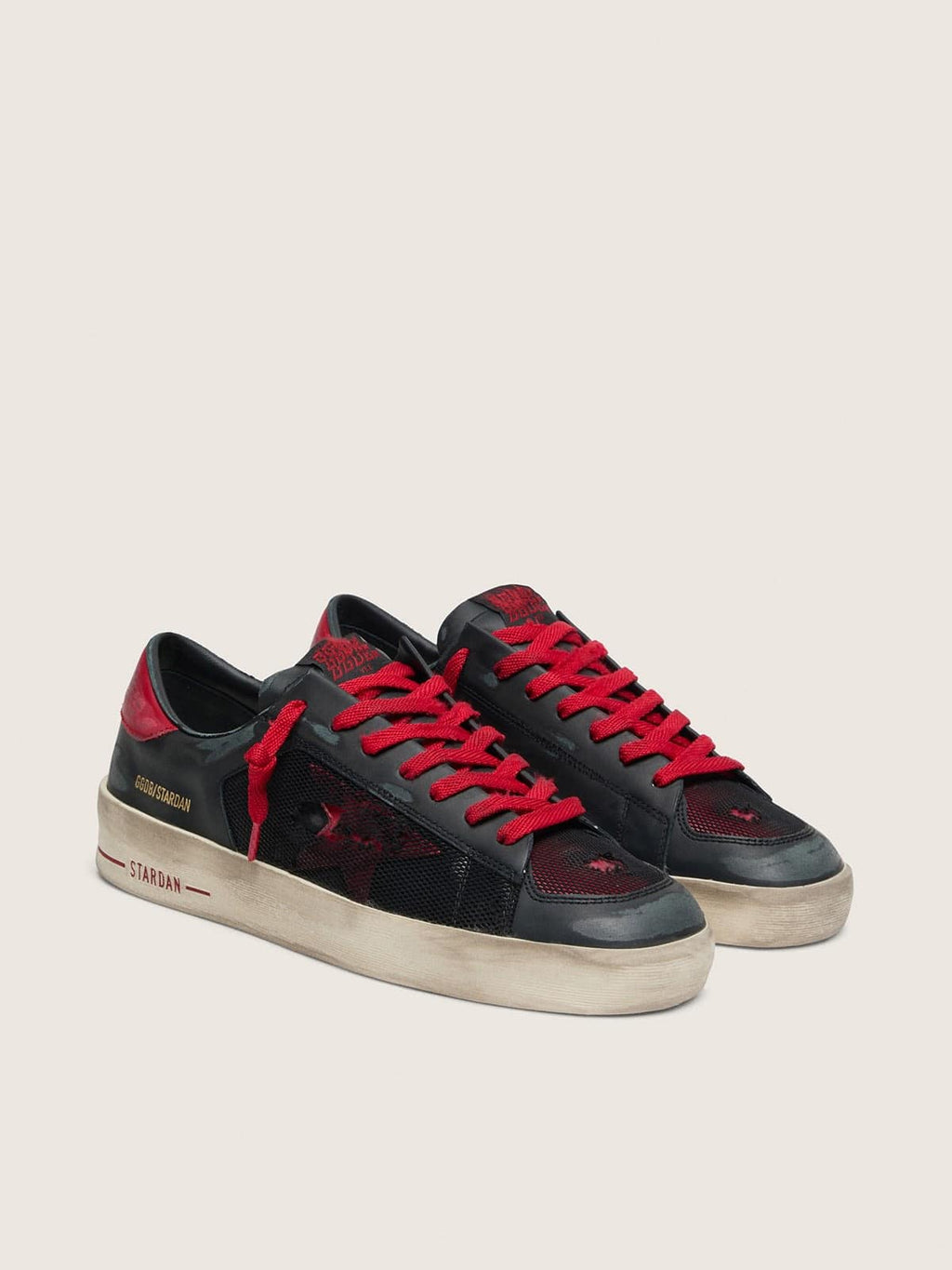 Golden Goose Stardan Uomo in Pelle Nera con Stella in Pelle Rossa Inserti in Rete Nera e Pelle Rossa