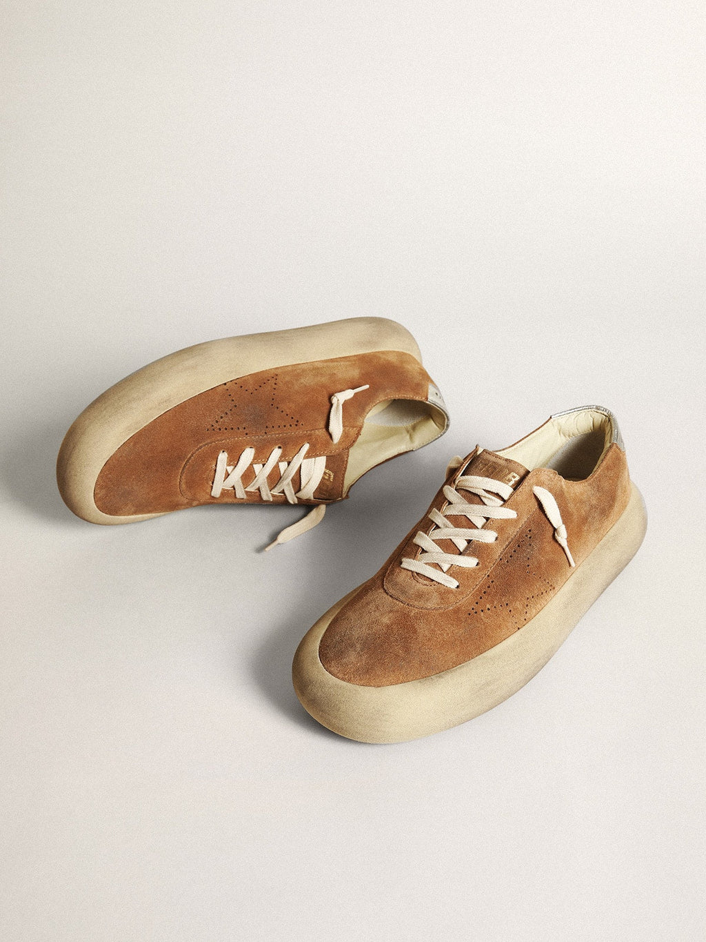 Golden Goose Scarpe Space Star Uomo in Suede Color Tabacco