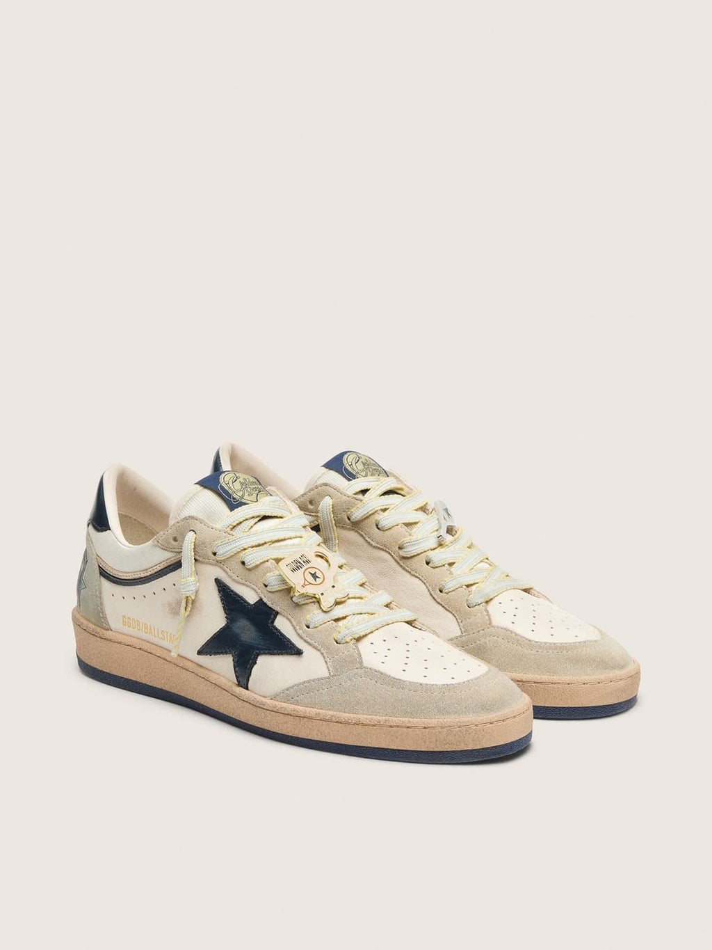 NUOVO ARRIVO - Golden Goose Ball Star LTD Uomo in pelle bianca e suede grigio chiaro con stella blu scuro e Skins applicata
