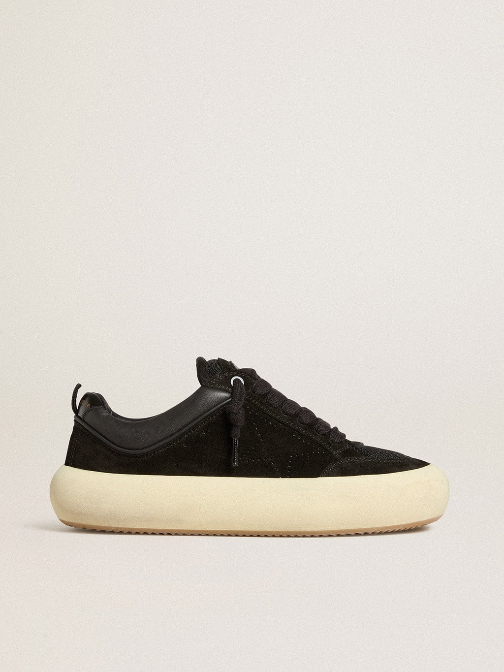 Golden Goose Space Star Cube Uomo in Suede Nero con Stella Traforata