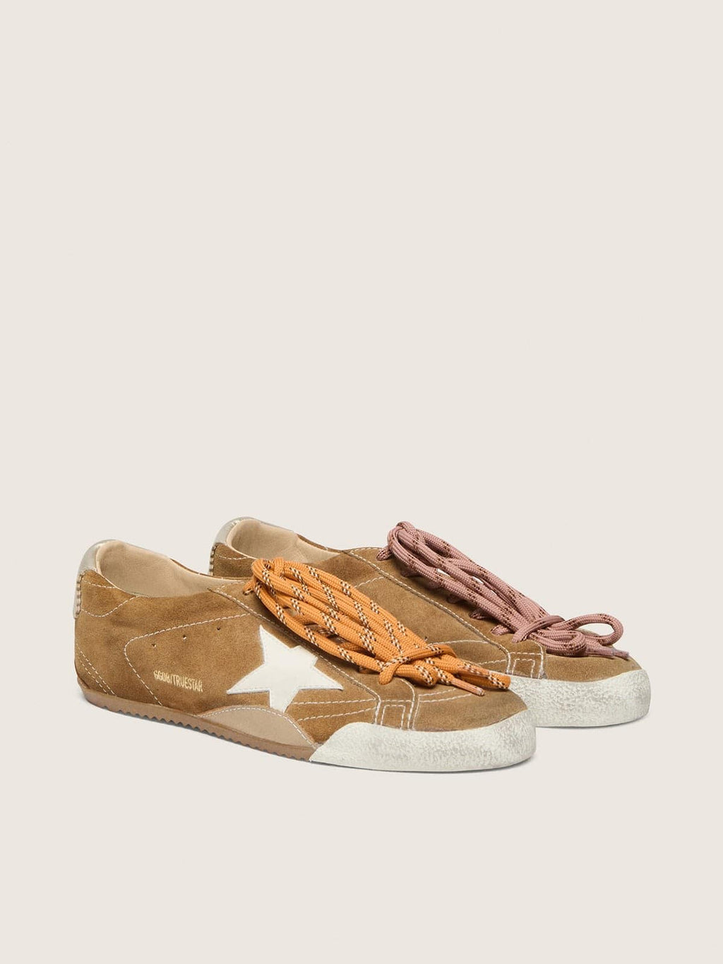 Golden Goose True-Star Uomo in Suede Color Tabacco con Stella Bianca e Talloncino Platino
