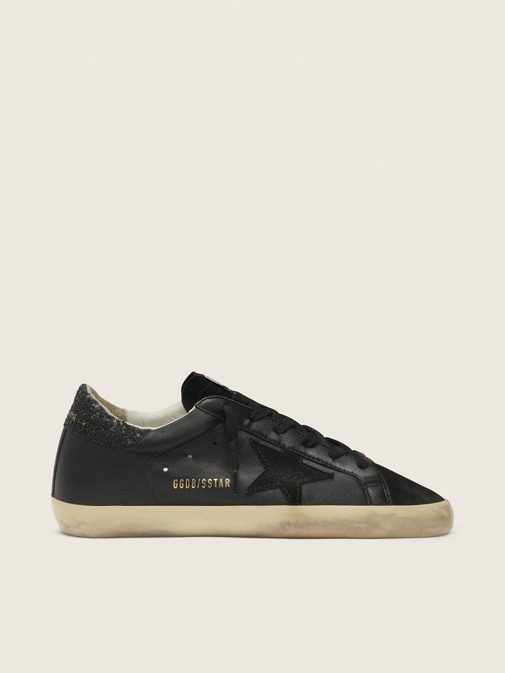 Golden Goose Super-Star Donna in Nappa Nera con Stella in Suede Nero e Talloncino in Glitter Neri