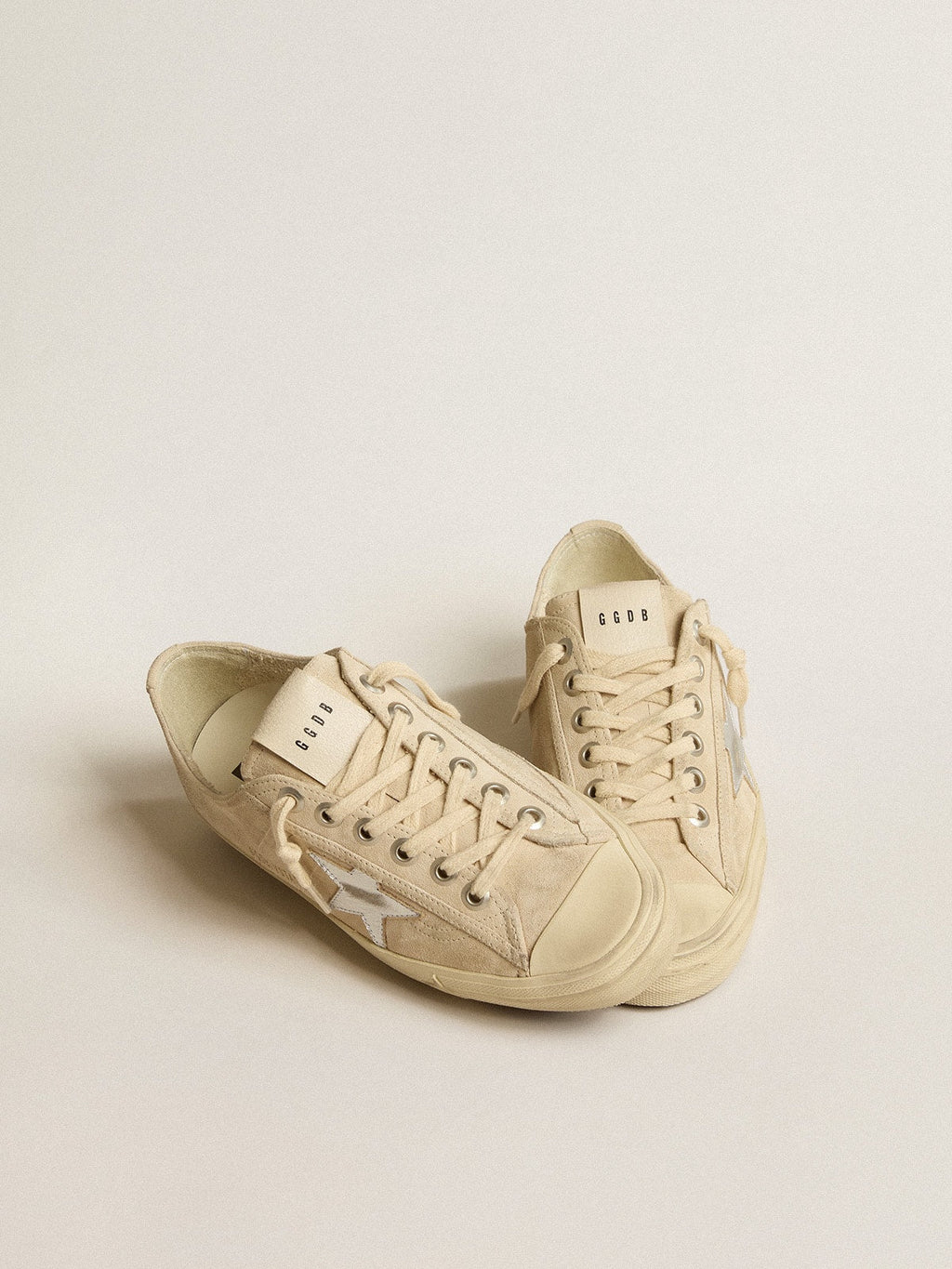 Golden Goose V Star Donna in Suede Color Perla con Stella in Pelle Laminata Argento