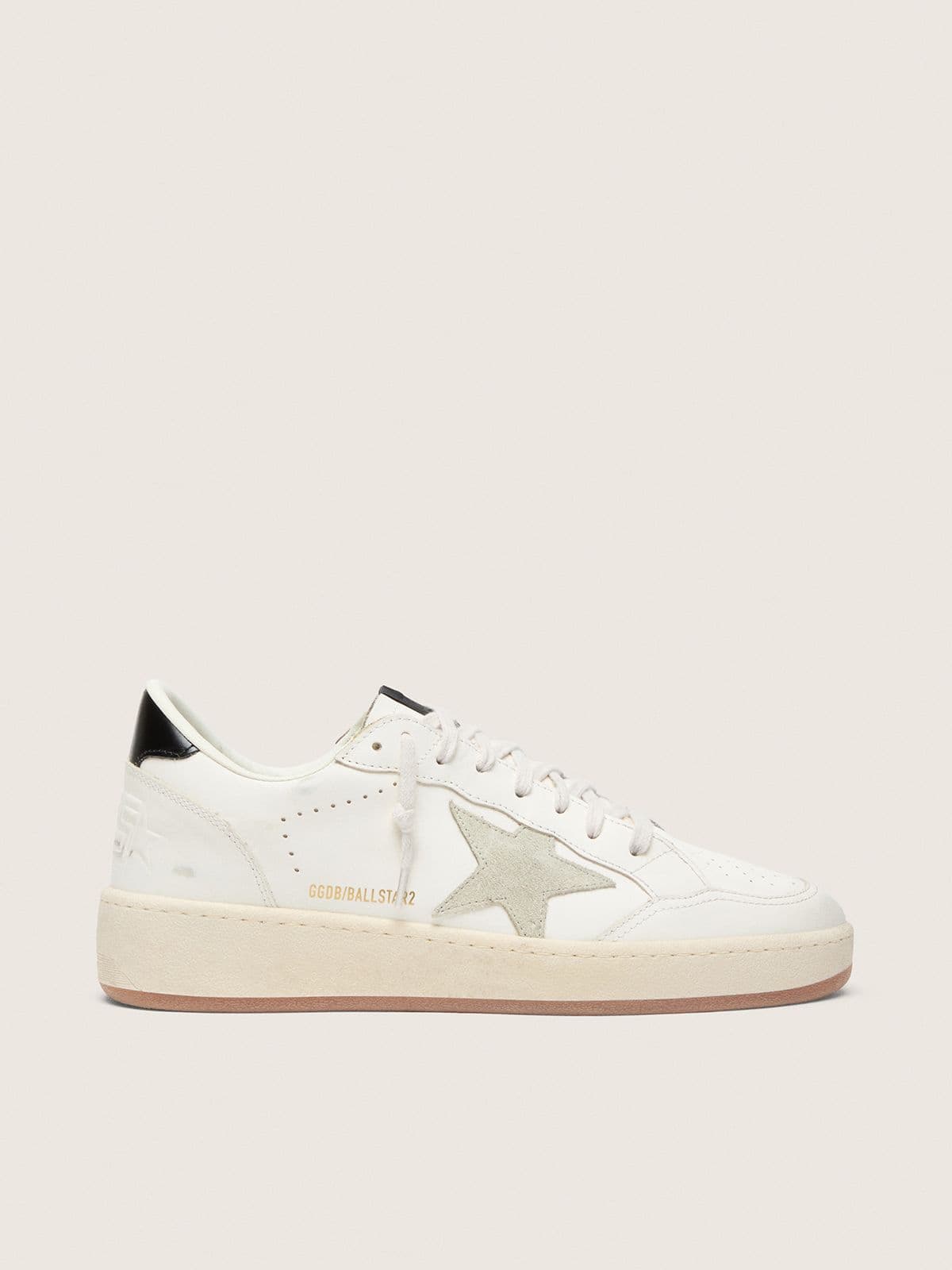 Golden Goose Ball Star Donna con Stella in Suede Ghiaccio e Talloncino in Pelle Lucida Nera