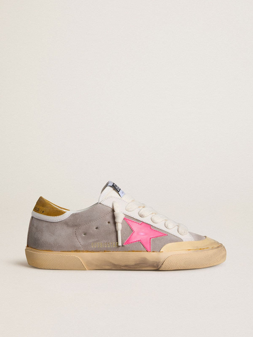 Golden Goose Super-Star Donna in Suede Tortora con Stella in Pelle Fucsia e Talloncino in Suede Ocra