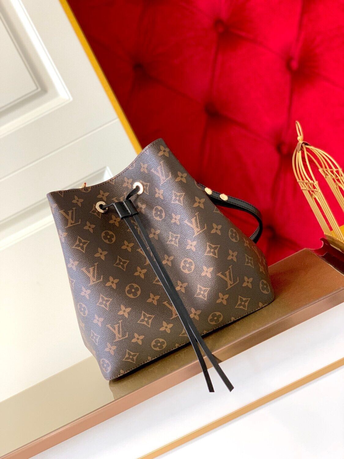 LV NÉONOÉ BAG – Elegant premium accessory