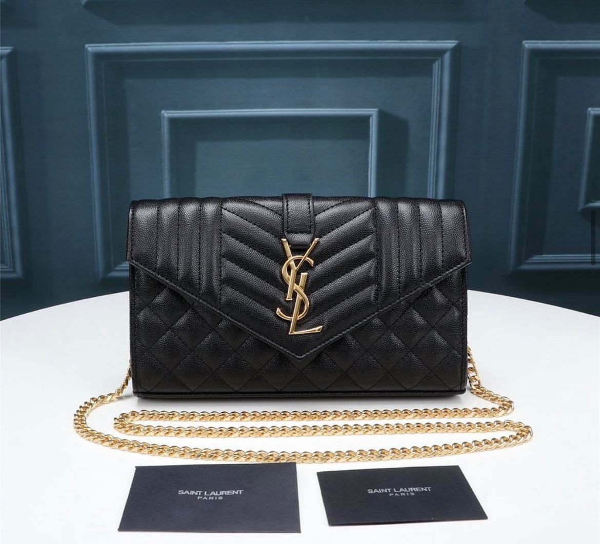 YSL BORSA ENVELOPE GRAIN DE POUDRE MIX MATELASSÉ BLACK – Accessorio premium elegante
