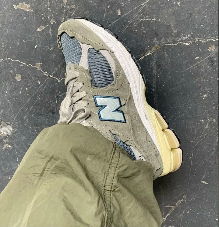 New Balance 2002R