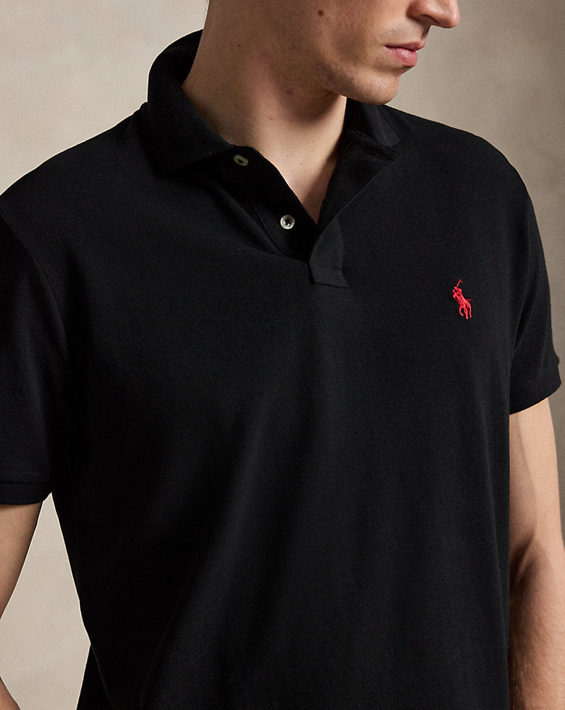 L’iconica polo in piqué – Tutte le opzioni di vestibilità — Nero/Rosso