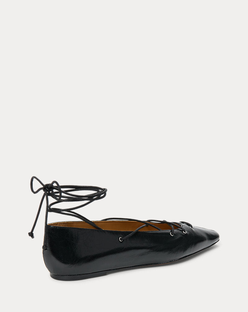 Ballerine a punta in pelle con lacci — Nero